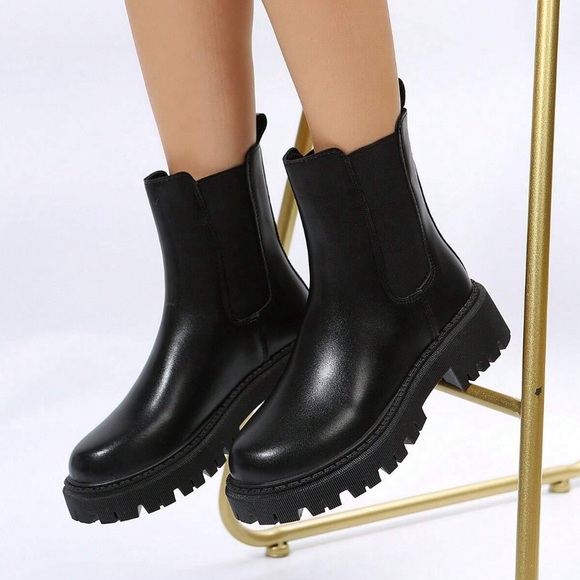 NWT Winter Boots - Picture 3 of 5